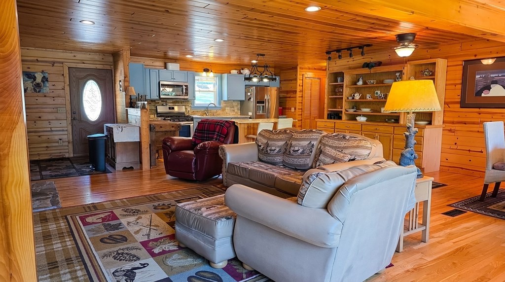 1693 CHATUGE SHORES, HIAWASSEE GA 30546