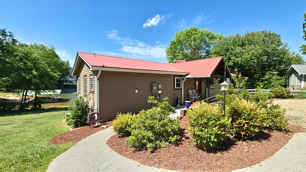 1693 CHATUGE SHORES, HIAWASSEE GA 30546