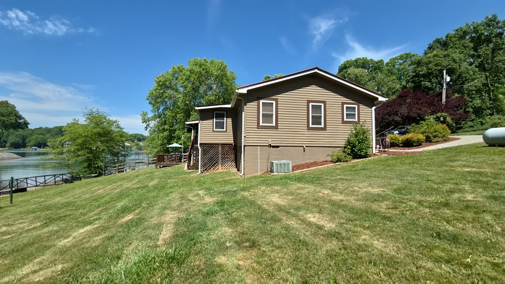 1693 CHATUGE SHORES, HIAWASSEE GA 30546