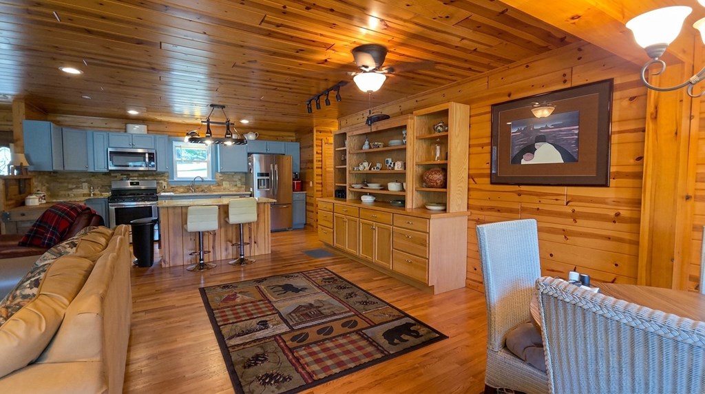 1693 CHATUGE SHORES, HIAWASSEE GA 30546