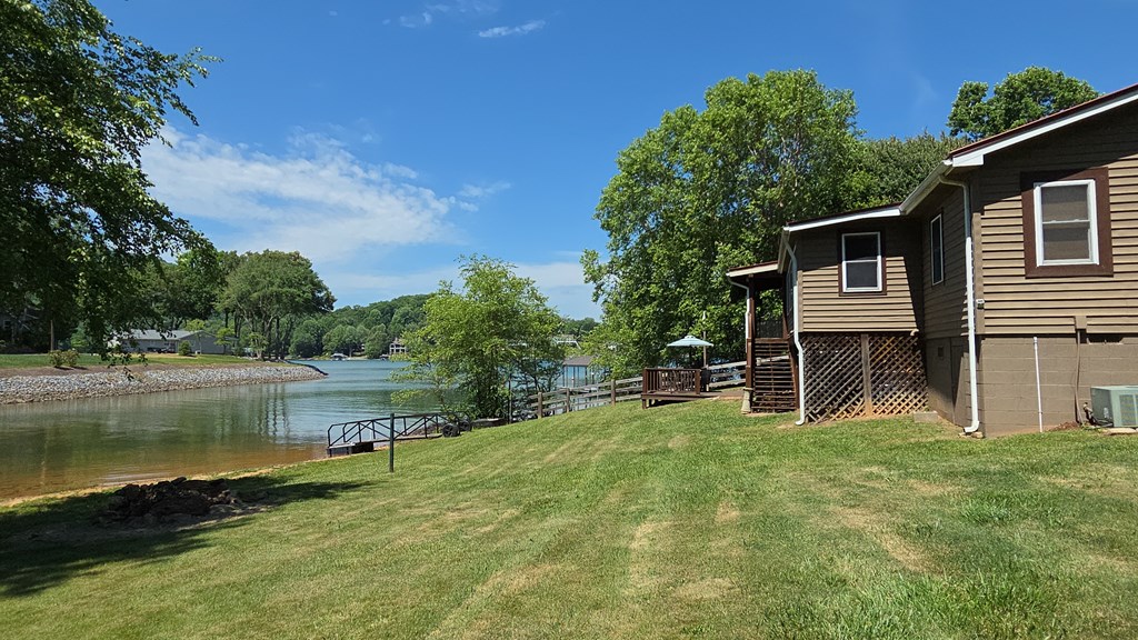 1693 CHATUGE SHORES, HIAWASSEE GA 30546