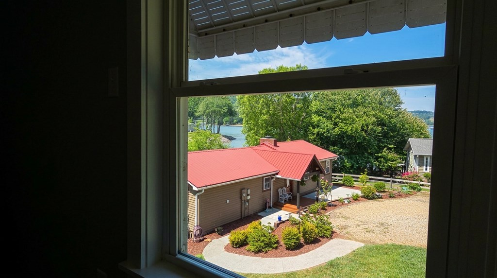 1693 CHATUGE SHORES, HIAWASSEE GA 30546
