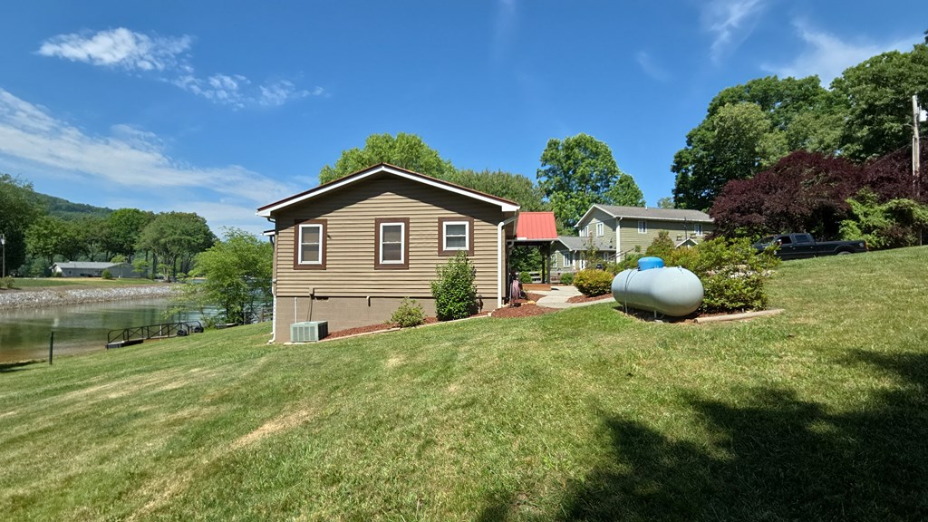 1693 CHATUGE SHORES, HIAWASSEE GA 30546