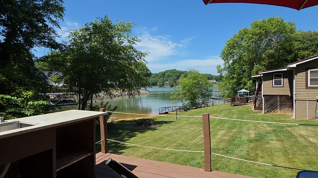 1693 CHATUGE SHORES, HIAWASSEE GA 30546