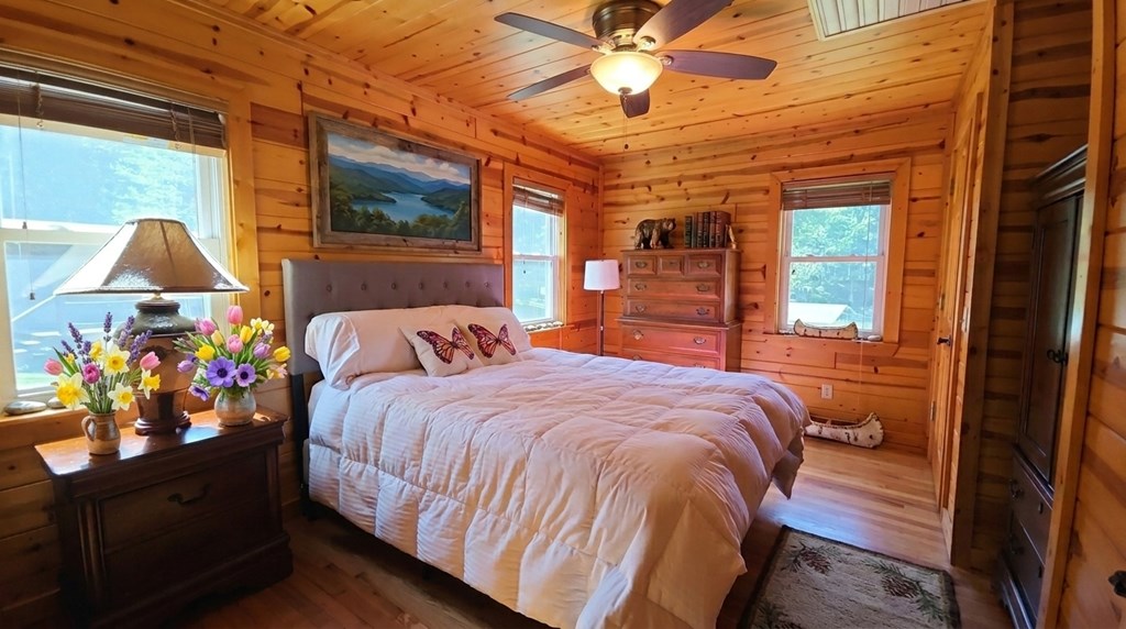 1693 CHATUGE SHORES, HIAWASSEE GA 30546