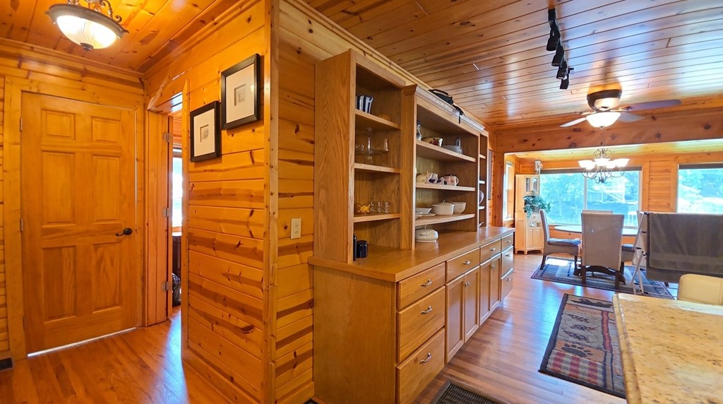 1693 CHATUGE SHORES, HIAWASSEE GA 30546