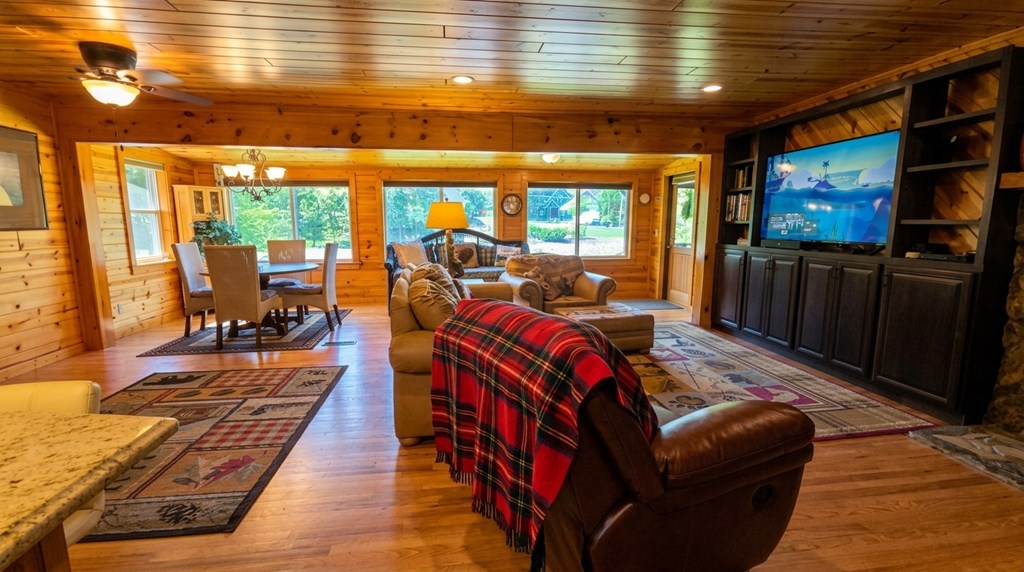 1693 CHATUGE SHORES, HIAWASSEE GA 30546