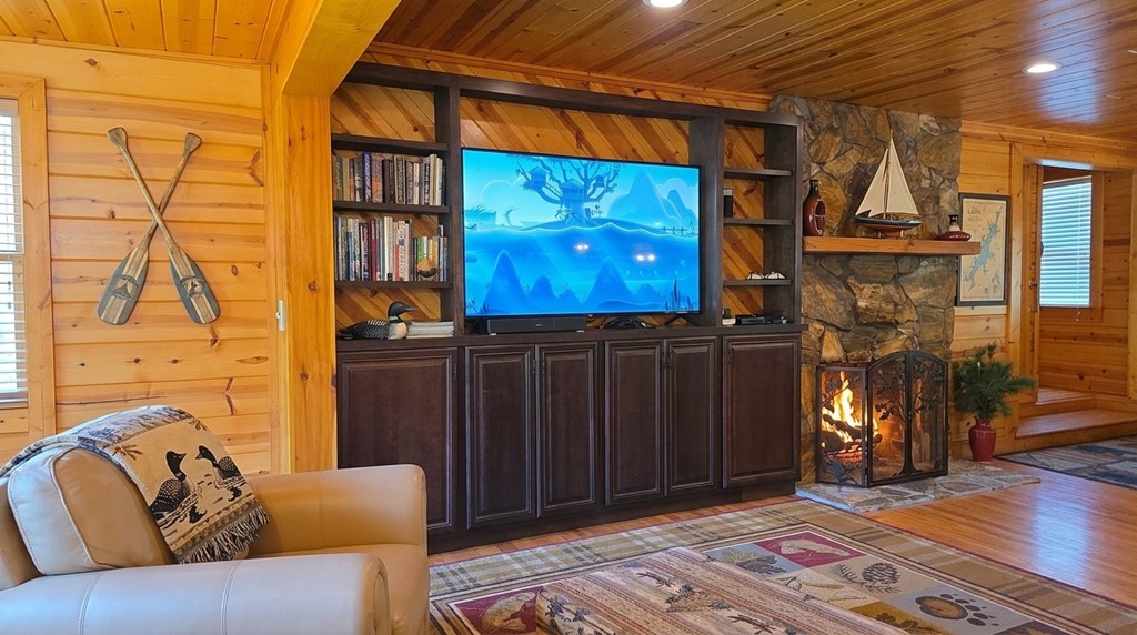 1693 CHATUGE SHORES, HIAWASSEE GA 30546
