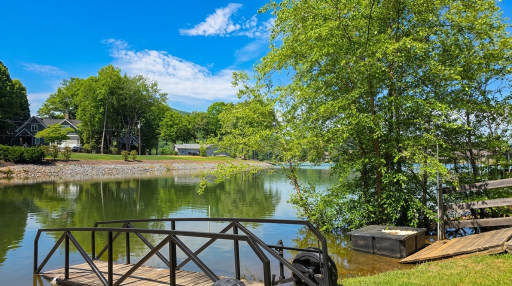 1693 CHATUGE SHORES, HIAWASSEE GA 30546