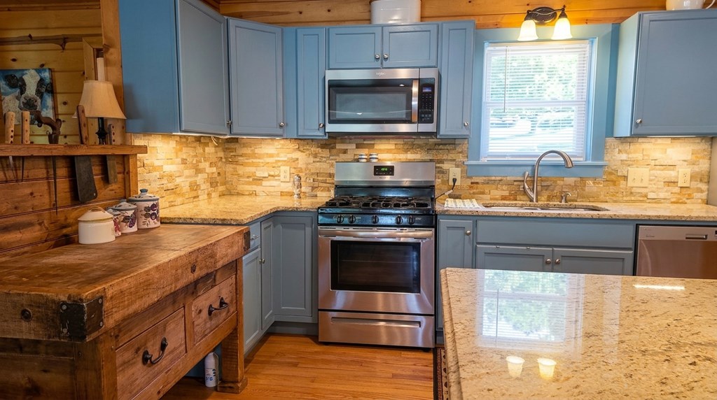 1693 CHATUGE SHORES, HIAWASSEE GA 30546