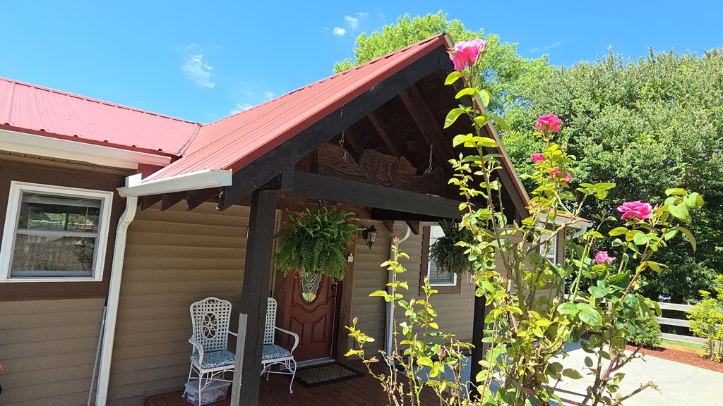 1693 CHATUGE SHORES, HIAWASSEE GA 30546