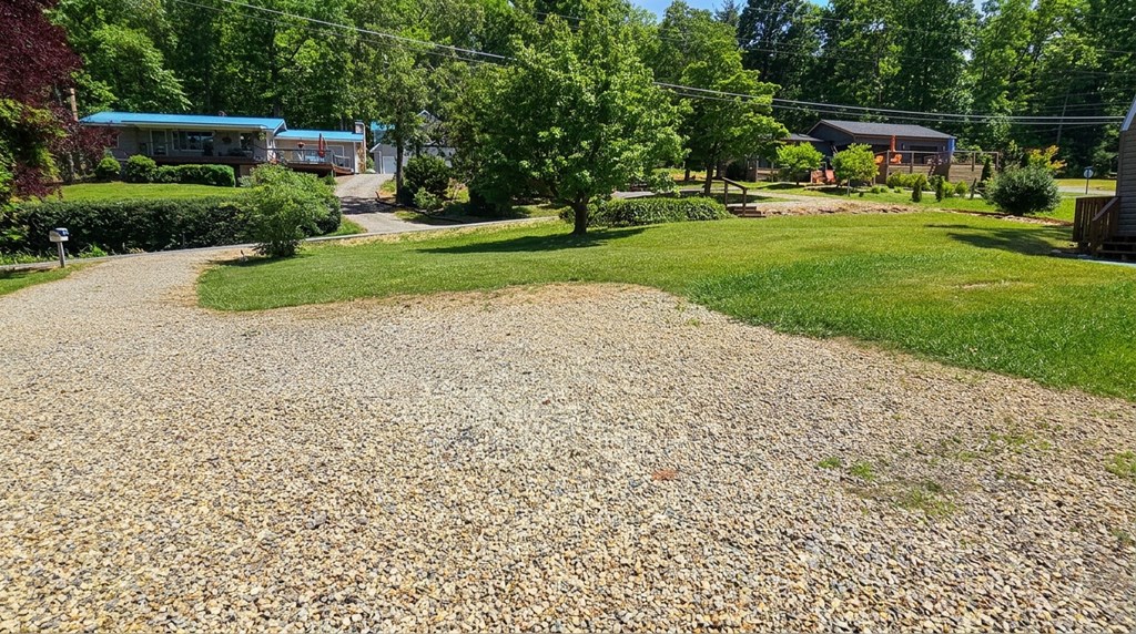 1693 CHATUGE SHORES, HIAWASSEE GA 30546