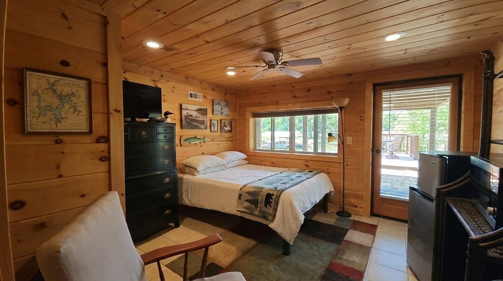 1693 CHATUGE SHORES, HIAWASSEE GA 30546