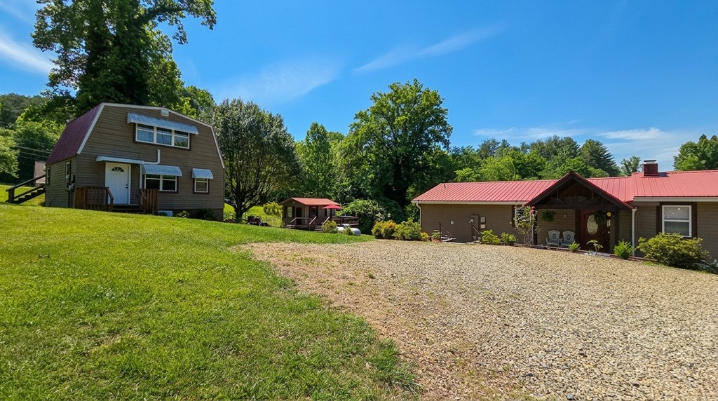 1693 CHATUGE SHORES, HIAWASSEE GA 30546