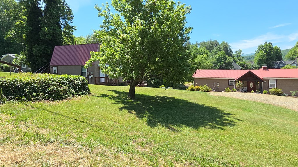 1693 CHATUGE SHORES, HIAWASSEE GA 30546
