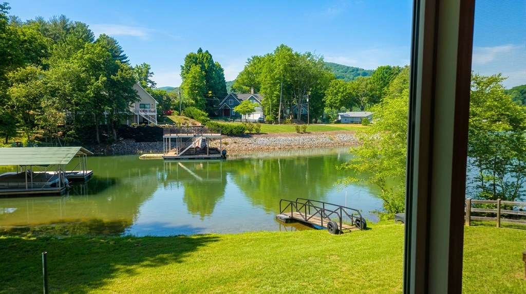 1693 CHATUGE SHORES, HIAWASSEE GA 30546