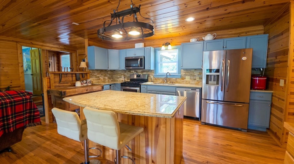 1693 CHATUGE SHORES, HIAWASSEE GA 30546
