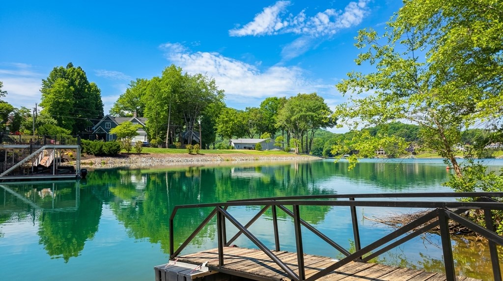 1693 CHATUGE SHORES, HIAWASSEE GA 30546