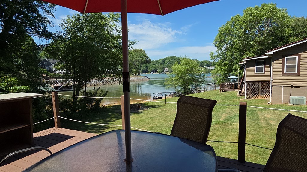 1693 CHATUGE SHORES, HIAWASSEE GA 30546