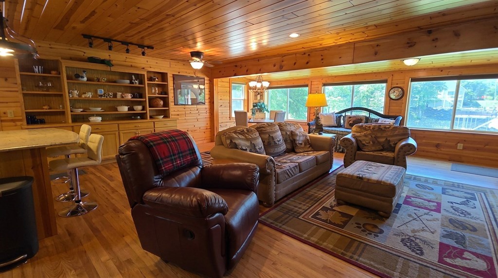 1693 CHATUGE SHORES, HIAWASSEE GA 30546