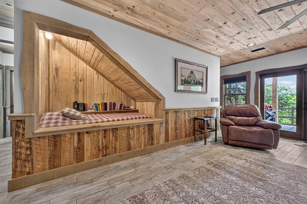 274 HOT HOUSE DRIVE, MINERAL BLUFF GA 30559