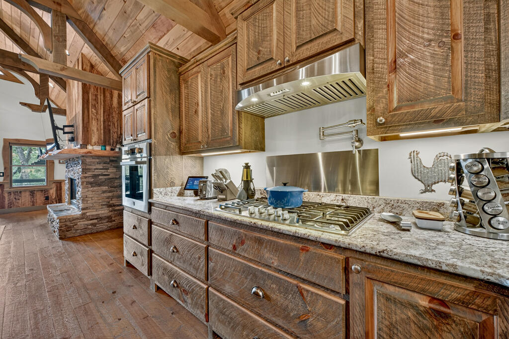 274 HOT HOUSE DRIVE, MINERAL BLUFF GA 30559