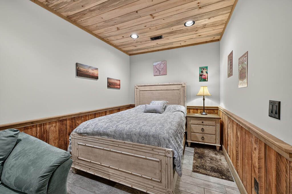 274 HOT HOUSE DRIVE, MINERAL BLUFF GA 30559