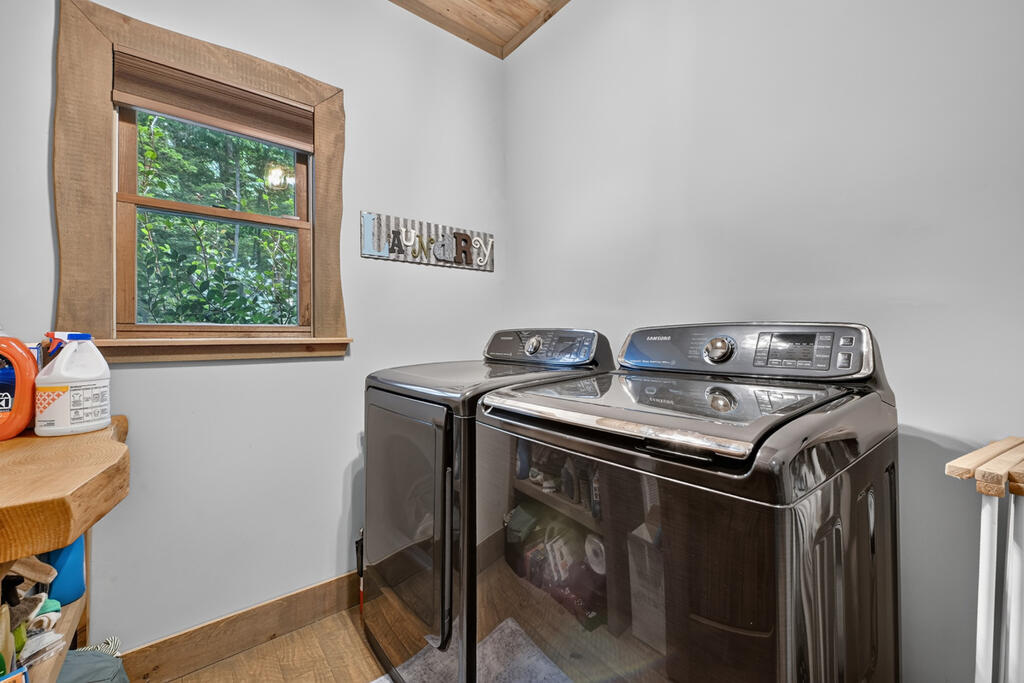 274 HOT HOUSE DRIVE, MINERAL BLUFF GA 30559