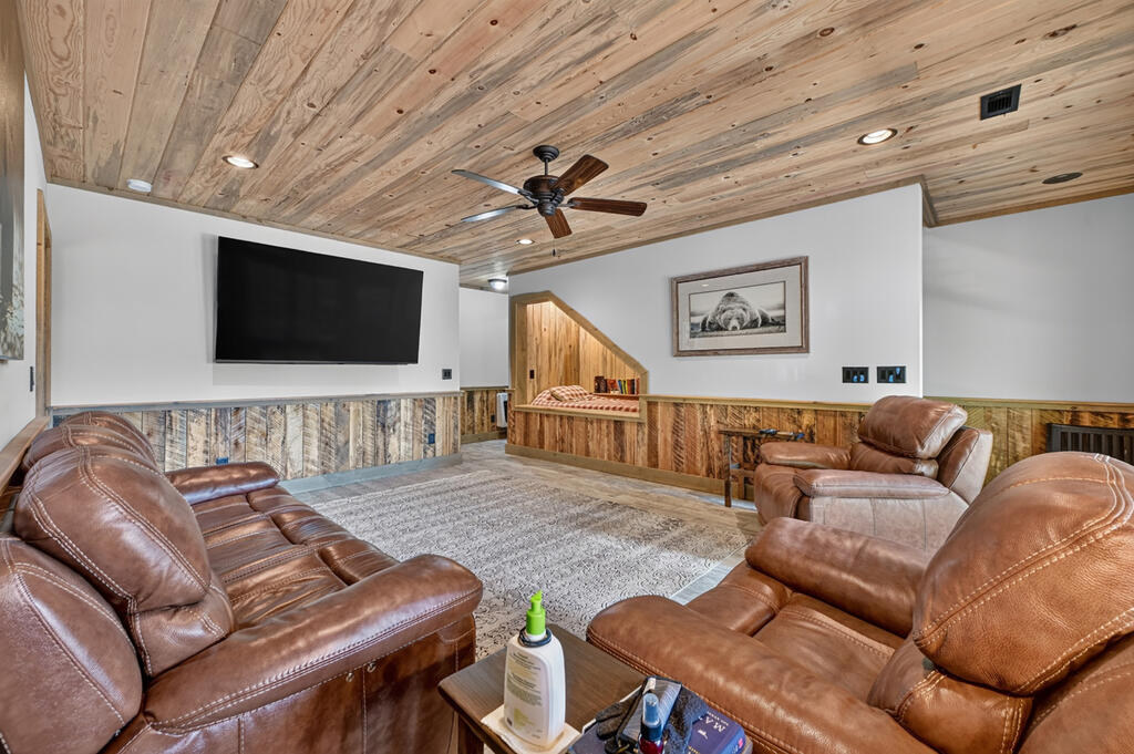 274 HOT HOUSE DRIVE, MINERAL BLUFF GA 30559