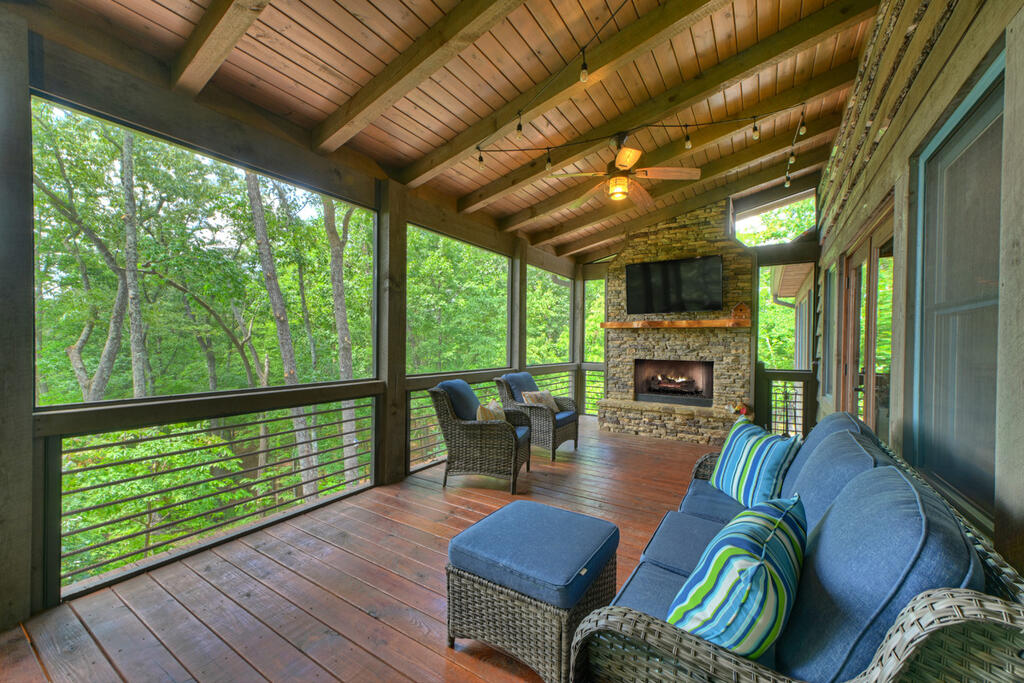 274 HOT HOUSE DRIVE, MINERAL BLUFF GA 30559