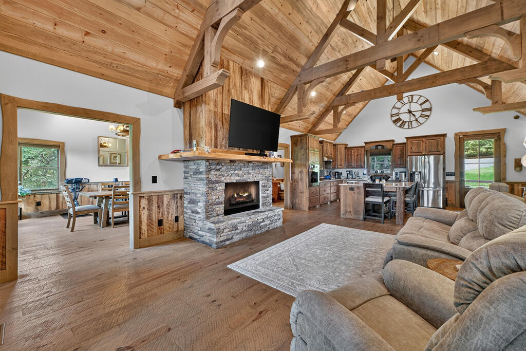 274 HOT HOUSE DRIVE, MINERAL BLUFF GA 30559