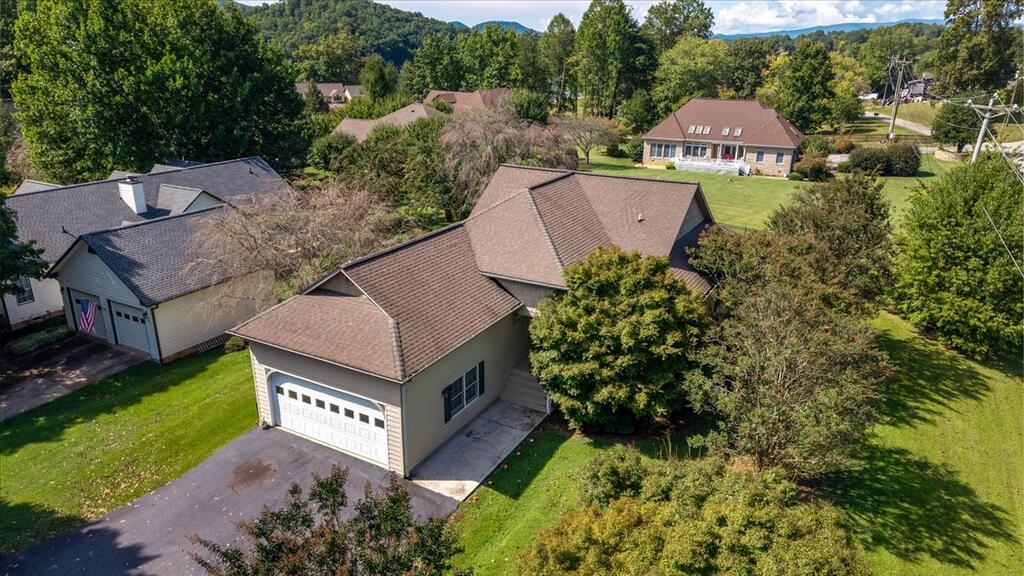 324 SIMS CIRCLE, HIAWASSEE GA 30546
