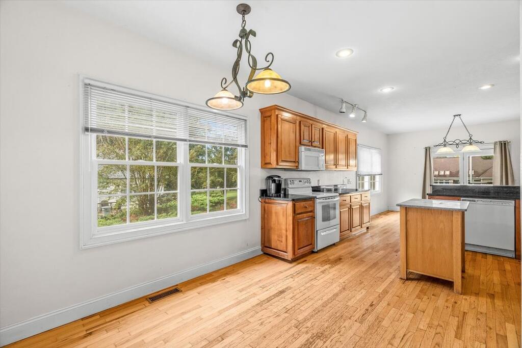 324 SIMS CIRCLE, HIAWASSEE GA 30546