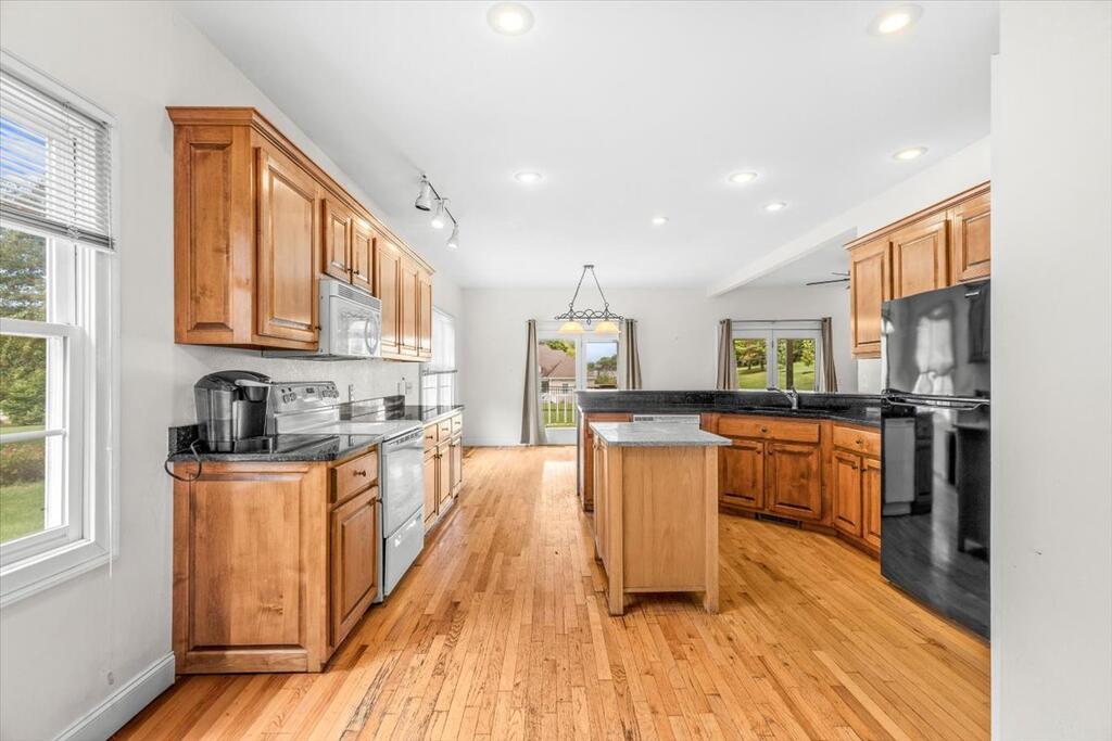 324 SIMS CIRCLE, HIAWASSEE GA 30546
