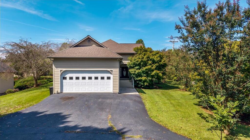 324 SIMS CIRCLE, HIAWASSEE GA 30546