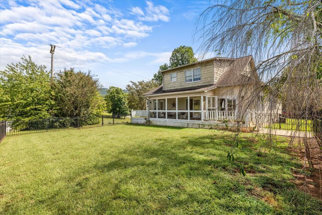 324 SIMS CIRCLE, HIAWASSEE GA 30546