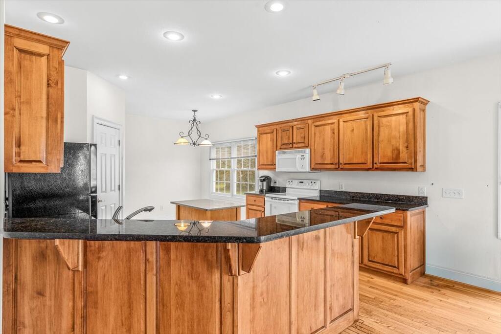 324 SIMS CIRCLE, HIAWASSEE GA 30546