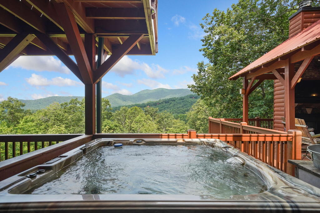 551 AMY CREEK CIRCLE, ELLIJAY GA 30540