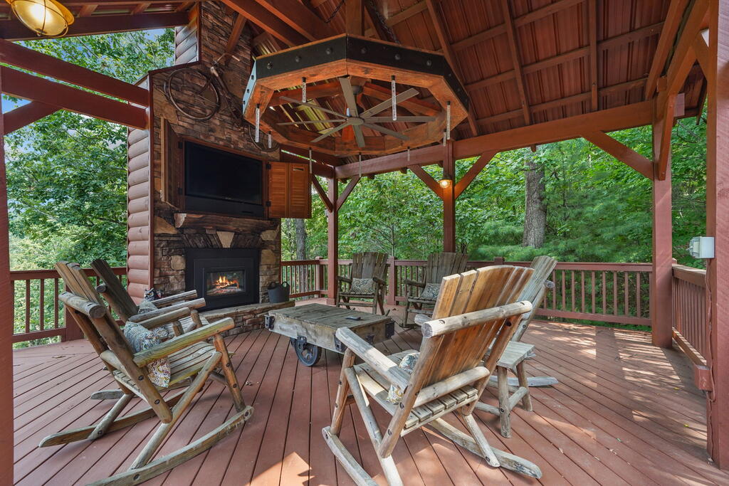 551 AMY CREEK CIRCLE, ELLIJAY GA 30540