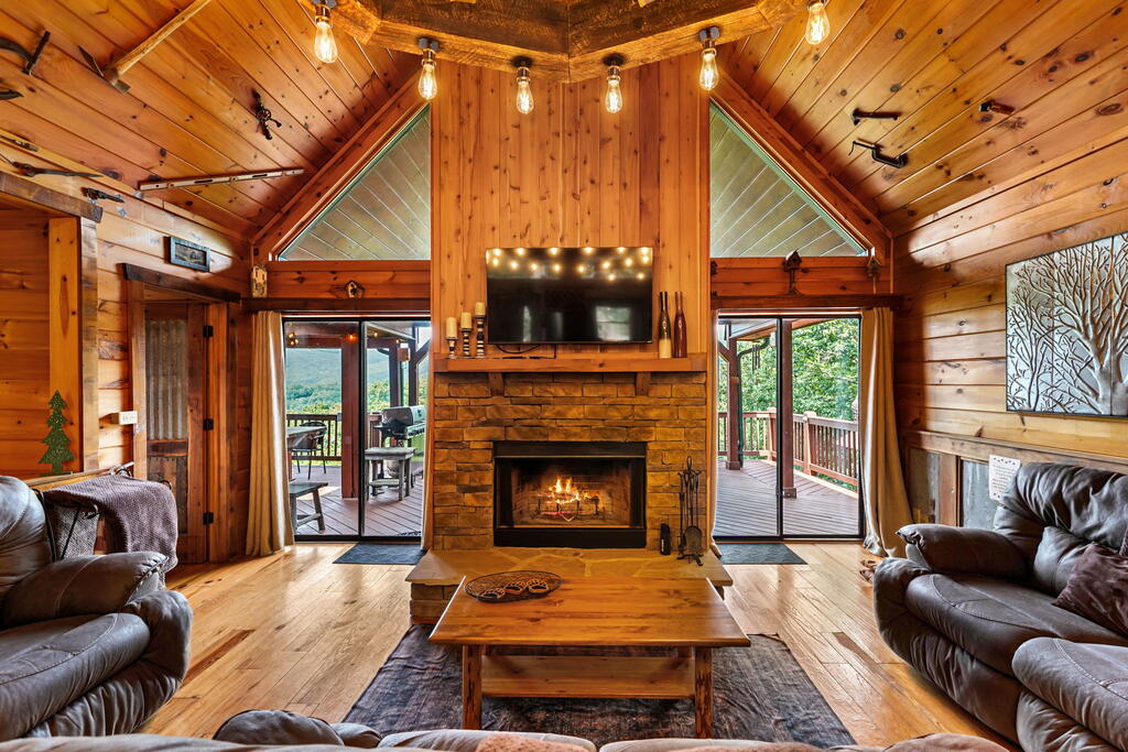 551 AMY CREEK CIRCLE, ELLIJAY GA 30540