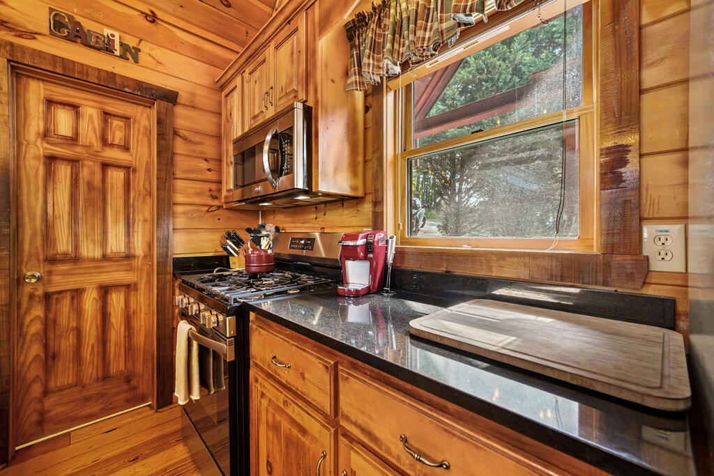 551 AMY CREEK CIRCLE, ELLIJAY GA 30540