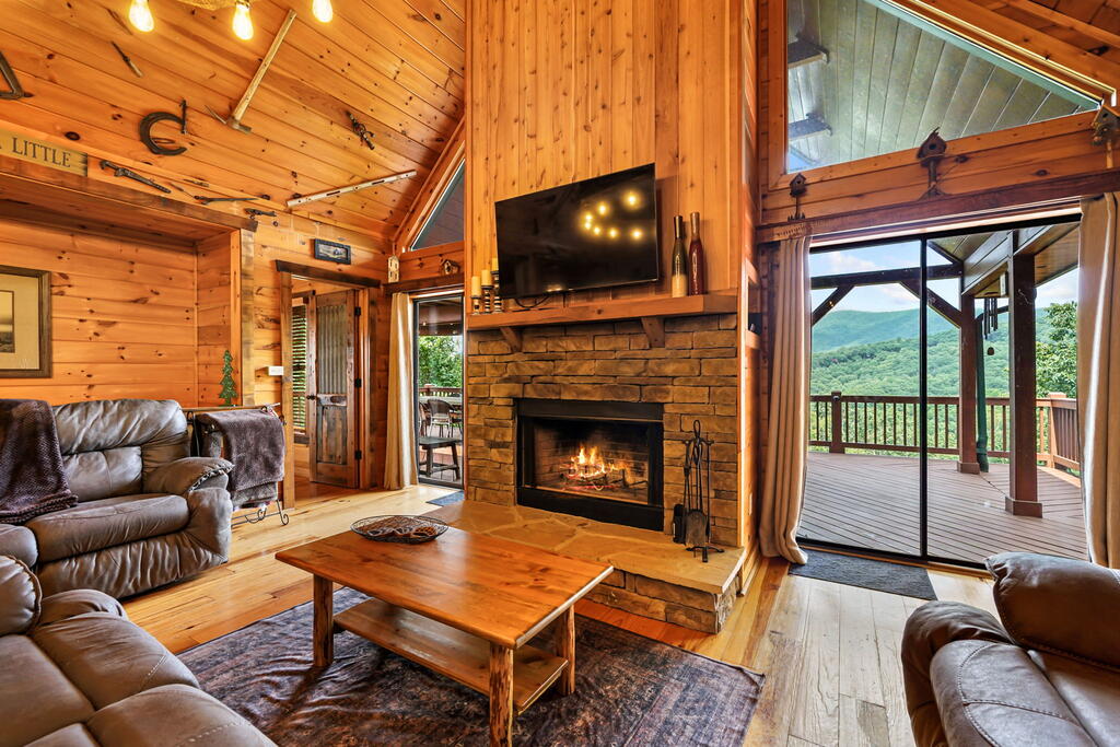 551 AMY CREEK CIRCLE, ELLIJAY GA 30540