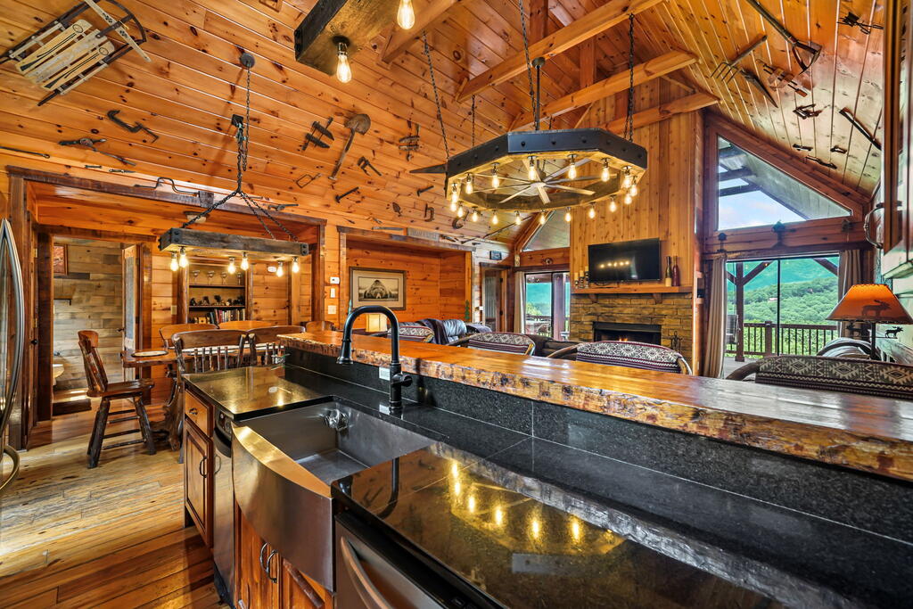 551 AMY CREEK CIRCLE, ELLIJAY GA 30540