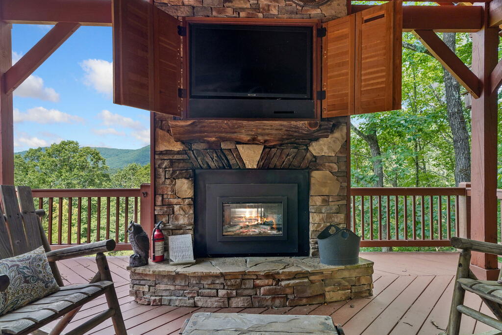 551 AMY CREEK CIRCLE, ELLIJAY GA 30540
