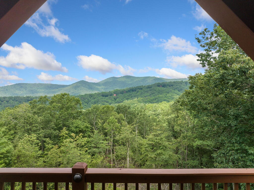 551 AMY CREEK CIRCLE, ELLIJAY GA 30540