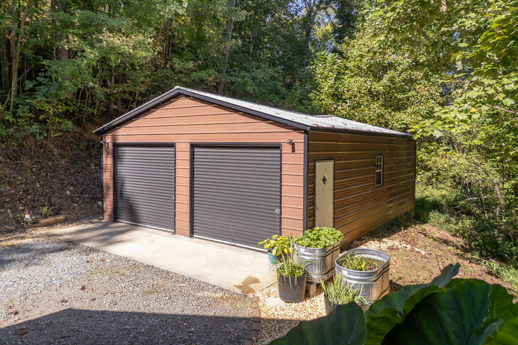 327 EAGLES NEST LANE, BLUE RIDGE GA 30513