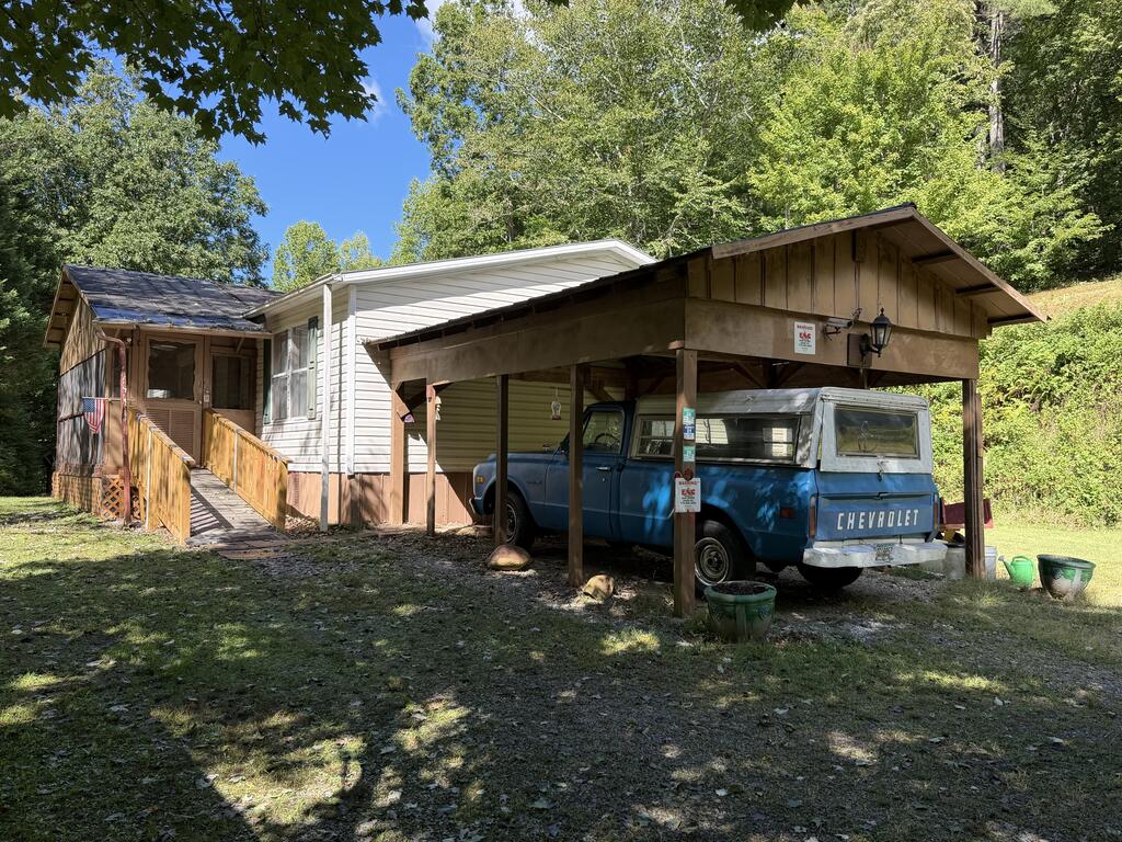 1284 BUD WALT ROAD, HIAWASSEE GA 30546