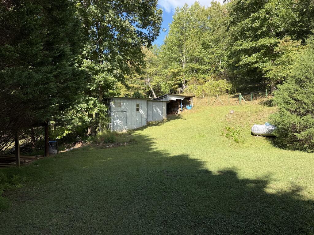 1284 BUD WALT ROAD, HIAWASSEE GA 30546