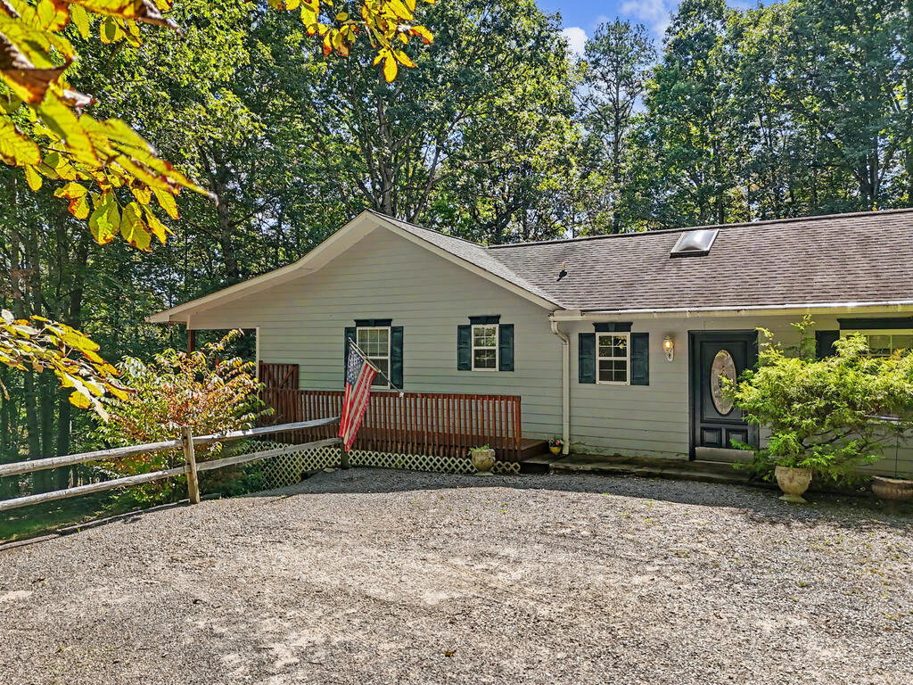 6961 WOODLAKE CIRCLE, YOUNG HARRIS GA 30582