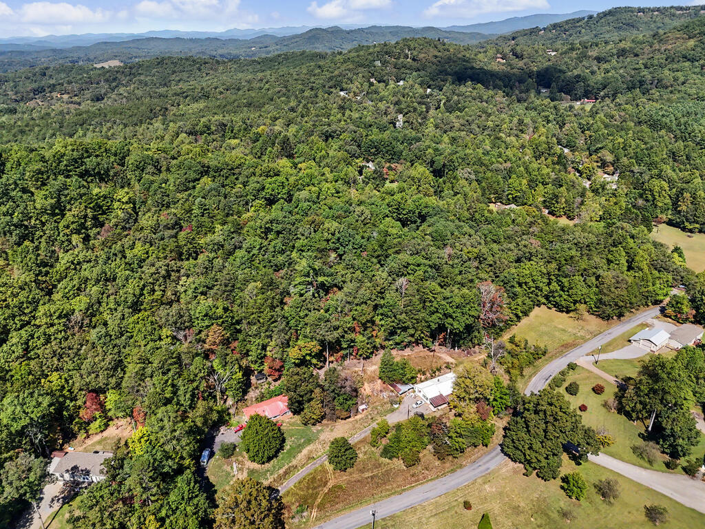 6961 WOODLAKE CIRCLE, YOUNG HARRIS GA 30582